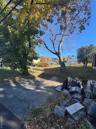 37 Hayhurst Ave, Valhalla, NY 10595 - photo 2