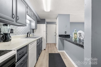 1634 Arlyn Cir unit J, Charlotte, NC 28213 - photo 5