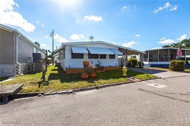 Manufactured / mobile home with a sunroom and a fr