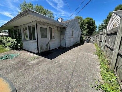 1054 S Hampton Rd, Columbus, OH 43227 - photo 2