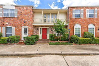 Great location and easy walk to the green area.