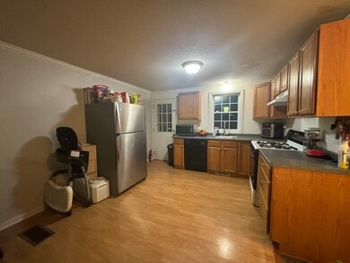 47 W 6th St unit A, Lowell, MA 01850 - photo 3