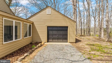 8358 Botha Rd, Warrenton, VA 20186 - photo 3