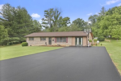 221 Warren St, Fall Branch, TN 37656 - photo 2