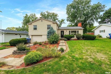 1904 Elmwood Ln, Bettendorf, IA 52722 - photo 2