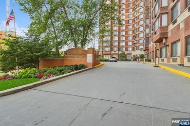 Palisades unit L7, Fort Lee, NJ 07024 - photo 4