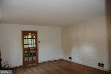 409 Addison Rd S, Capitol Heights, MD 20743 - photo 3