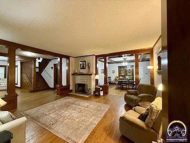 210 N 8th St, Hiawatha, KS 66434 - photo 3