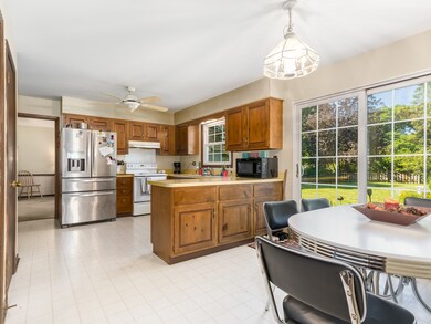 56 Finch Ct, Naperville, IL 60565 - photo 4