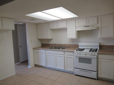 Kitchen Photo 1