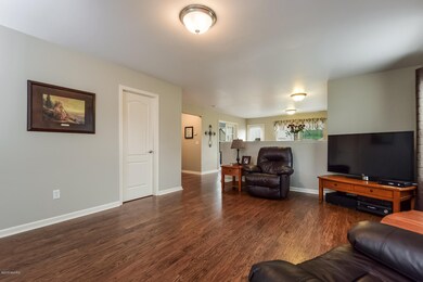 006-Living_Room-5734164-medium