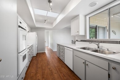 ocupix-9813.Kitchen1