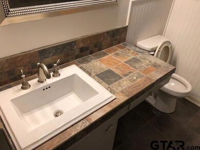 301 301 Alpine Dr, Tyler, TX 75701 - photo 5