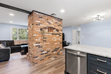 33 Mammoth Rd, Londonderry, NH 03053 - photo 6