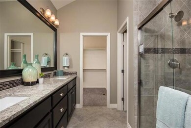 115 Wenonga Cir, Raymore, MO 64083 - photo 3