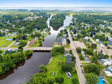 303 1st St, Oconto, WI 54153 - photo 6