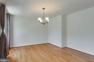 16146 Darwin Ct, Woodbridge, VA 22191 - photo 7
