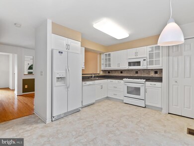 7351 Eden Brook Dr, Columbia, MD 21046 - photo 4