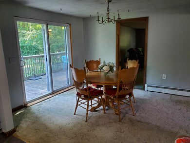 8 Wentworth Ln, Derry, NH 03038 - photo 2