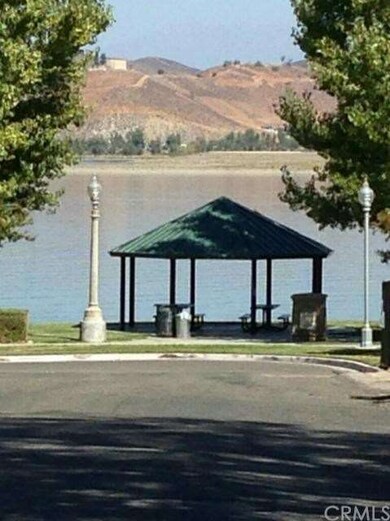 Check it out! Lakeview acces only three houses dow