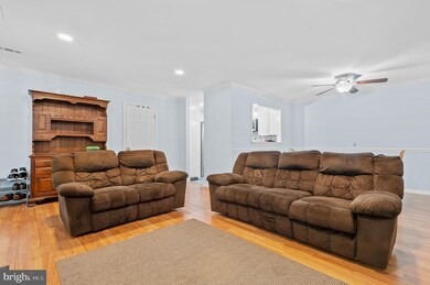 112 Pamela Ct unit 603, Levittown, PA 19057 - photo 6