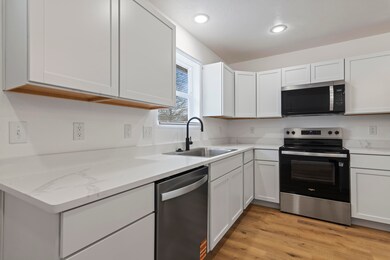 1110 S Hillcrest Ave, Springfield, MO 65802 - photo 4