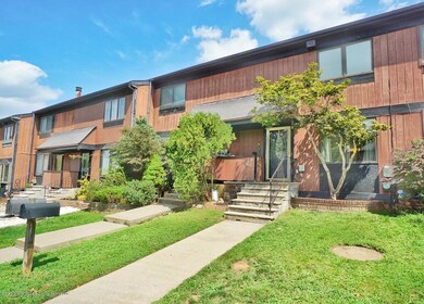 43 Hemlock Ct, Staten Island, NY 10309 - photo 2