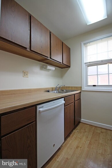 4322 2nd Rd N unit 2, Arlington, VA 22203 - photo 7