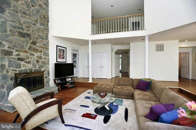 10328 Windsor View Dr, Potomac, MD 20854 - photo 3