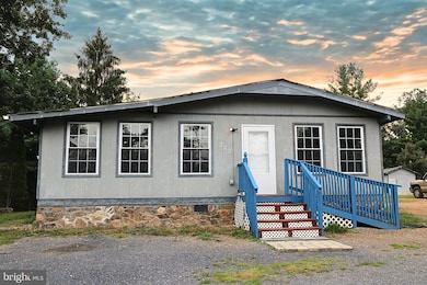 223 Shirkey Ln, Mathias, WV 26812 - photo 3