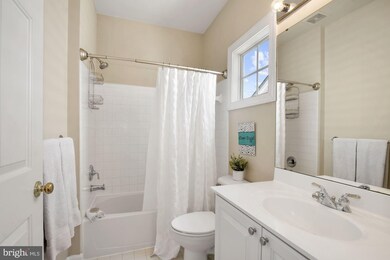 23051 Winged Elm Dr, Clarksburg, MD 20871 - photo 2