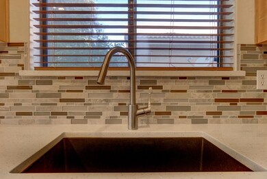 83 W Raven Dr-17