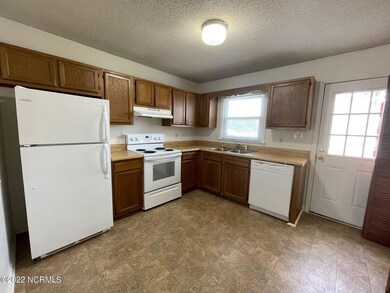 1820 Burgaw Hwy, Jacksonville, NC 28540 - photo 3