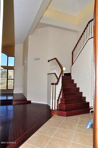Foyer-Stairway