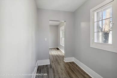 07-933-N-Pine-St-Lansing-MI-48906-Window