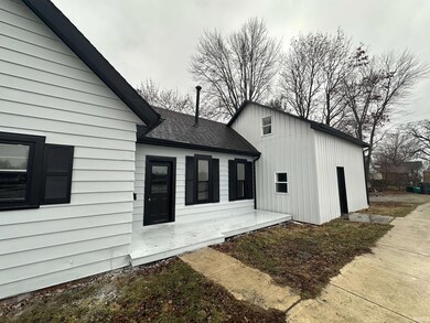 121 N Mulberry St, Churubusco, IN 46723 - photo 3