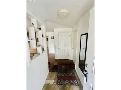 3785 Hawthorne Ave, Eugene, OR 97402 - photo 3