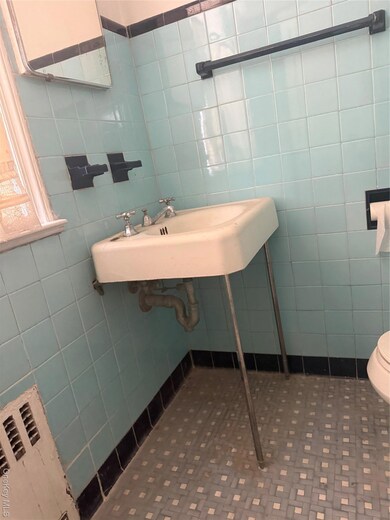 2718 Collier Ave, Far Rockaway, NY 11691 - photo 5