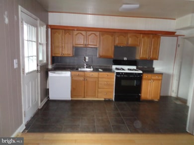 7816 Charlesmont Rd, Dundalk, MD 21222 - photo 5