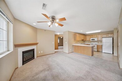 5916 Sutton Place unit 1, Urbandale, IA 50322 - photo 4