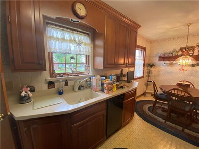 1342 Hemlock Dr, Whitehall, PA 18052 - photo 4