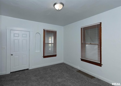 1851 W 8th St, Davenport, IA 52802 - photo 6