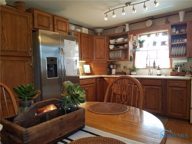 Updated Kitchen - Appliances stay!