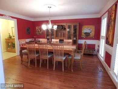 5506 Chestermill Ct, Fairfax, VA 22030 - photo 3