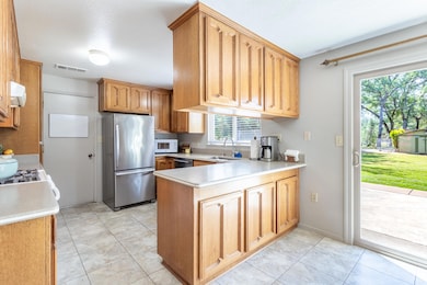 21083 Oak Knoll Rd, Redding, CA 96003 - photo 6