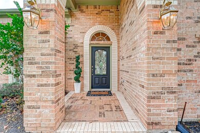 200 Falcon Lake Cir, Friendswood, TX 77546 - photo 3