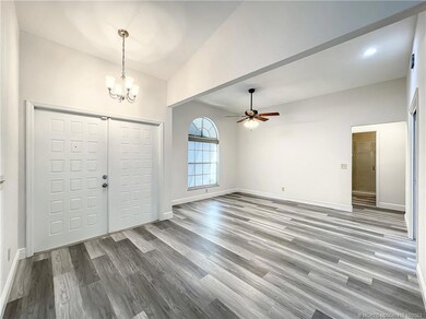 DOUBLE ENTRY FRONT DOOR, DINING ROOM