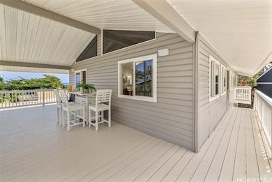 Upper level wrap around lanai
