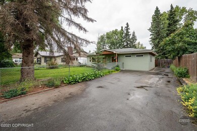 Driveway w/ RV Parking