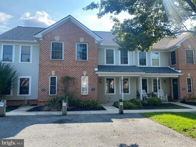 4004 Bradford Cir, Mount Joy, PA 17552 - photo 2